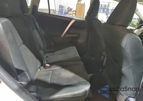 2017 Toyota Rav4 Le z USA, uszkodzony, nr VIN JTMZFREV2HJ703300